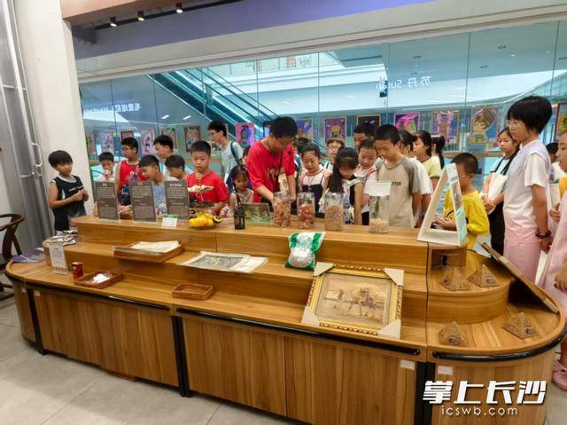 少年“打卡”中非贸易示范园pg电子平台荷叶塘社区青(图2)