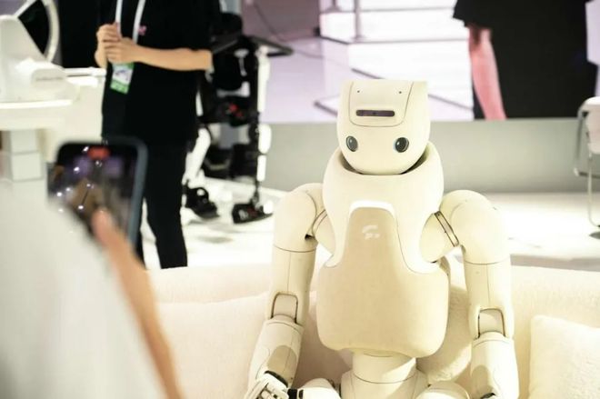 」中国机器人大军上岗！看呆歪果仁pg模拟器试玩硅谷还在「卷PPT(图18)